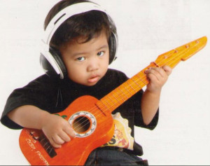 child-mini-guitar-gitarist-kiev-ua